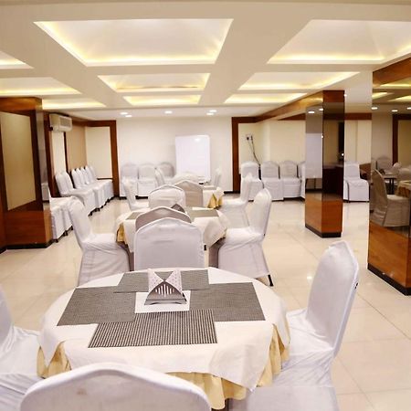 Hotel Regency Jamnagar Bagian luar foto