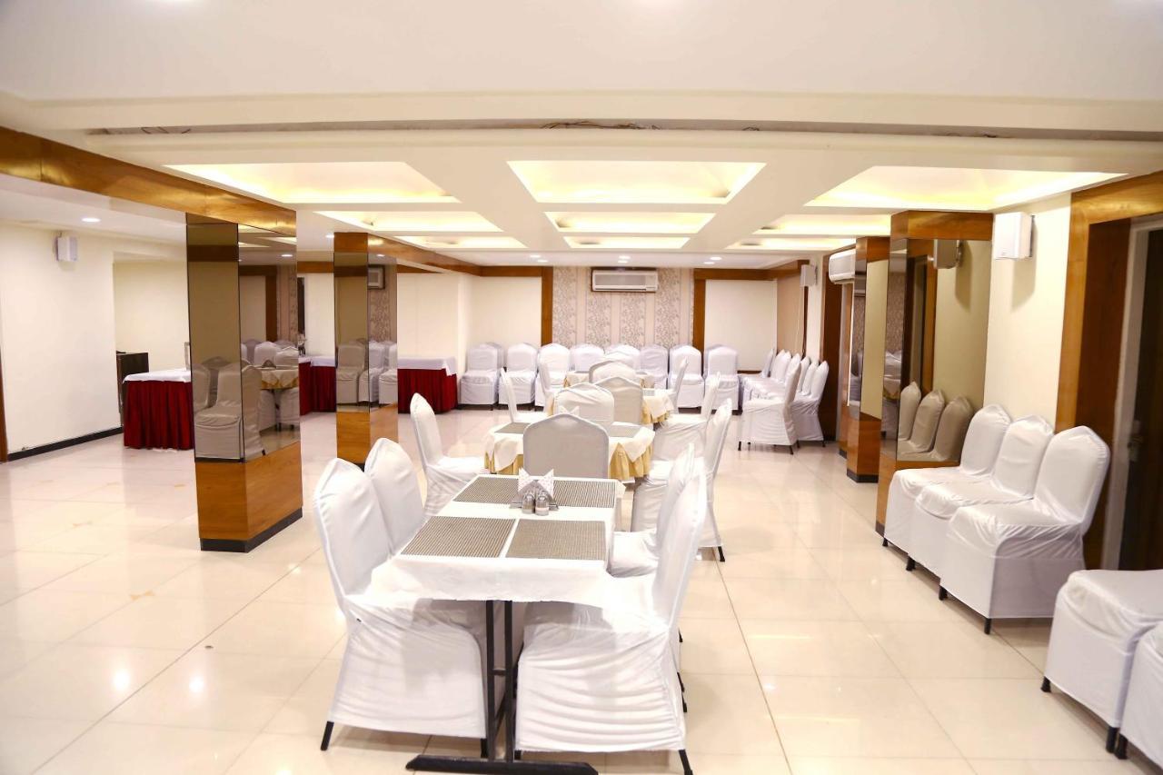Hotel Regency Jamnagar Bagian luar foto