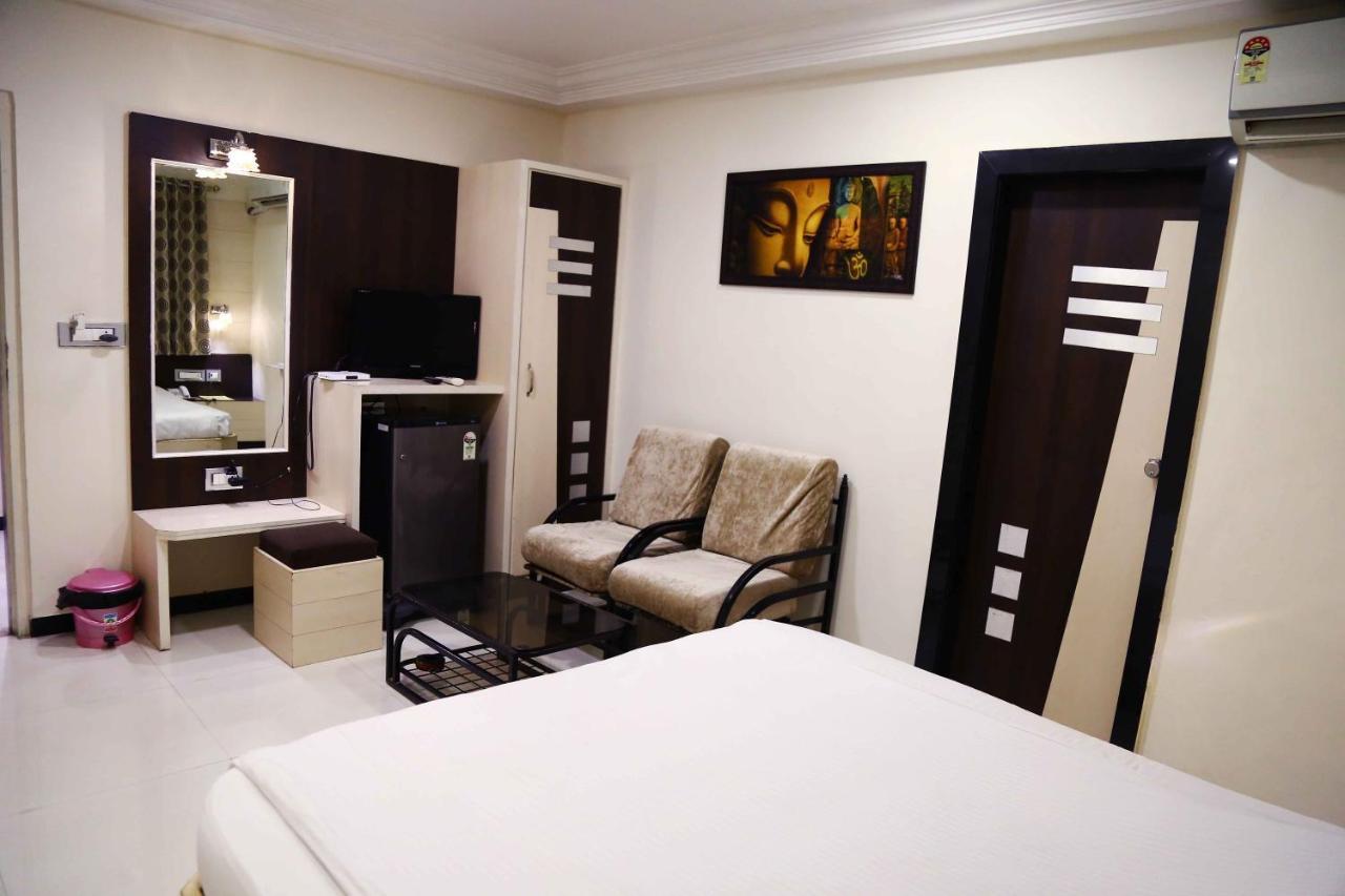Hotel Regency Jamnagar Bagian luar foto