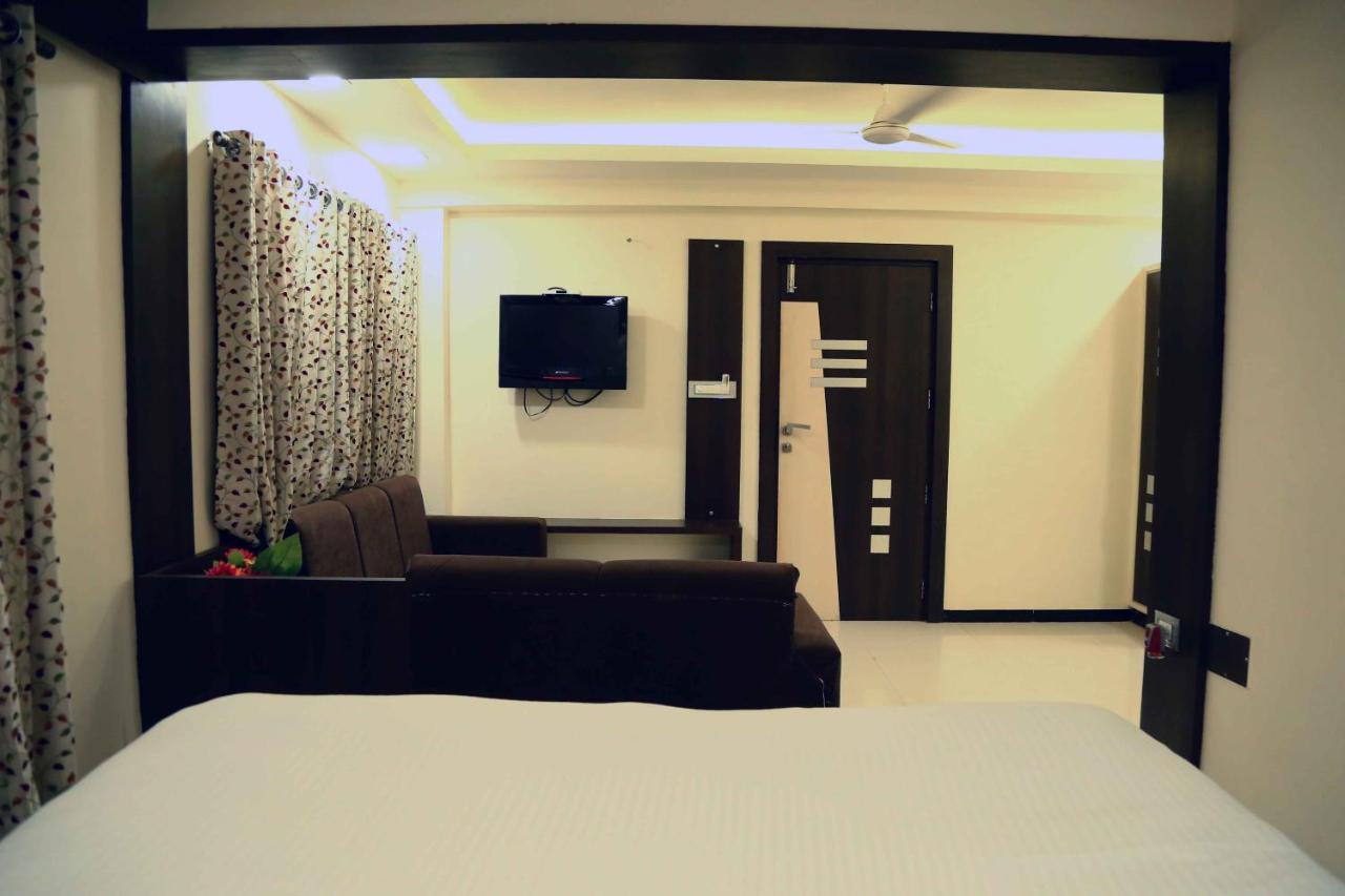 Hotel Regency Jamnagar Bagian luar foto